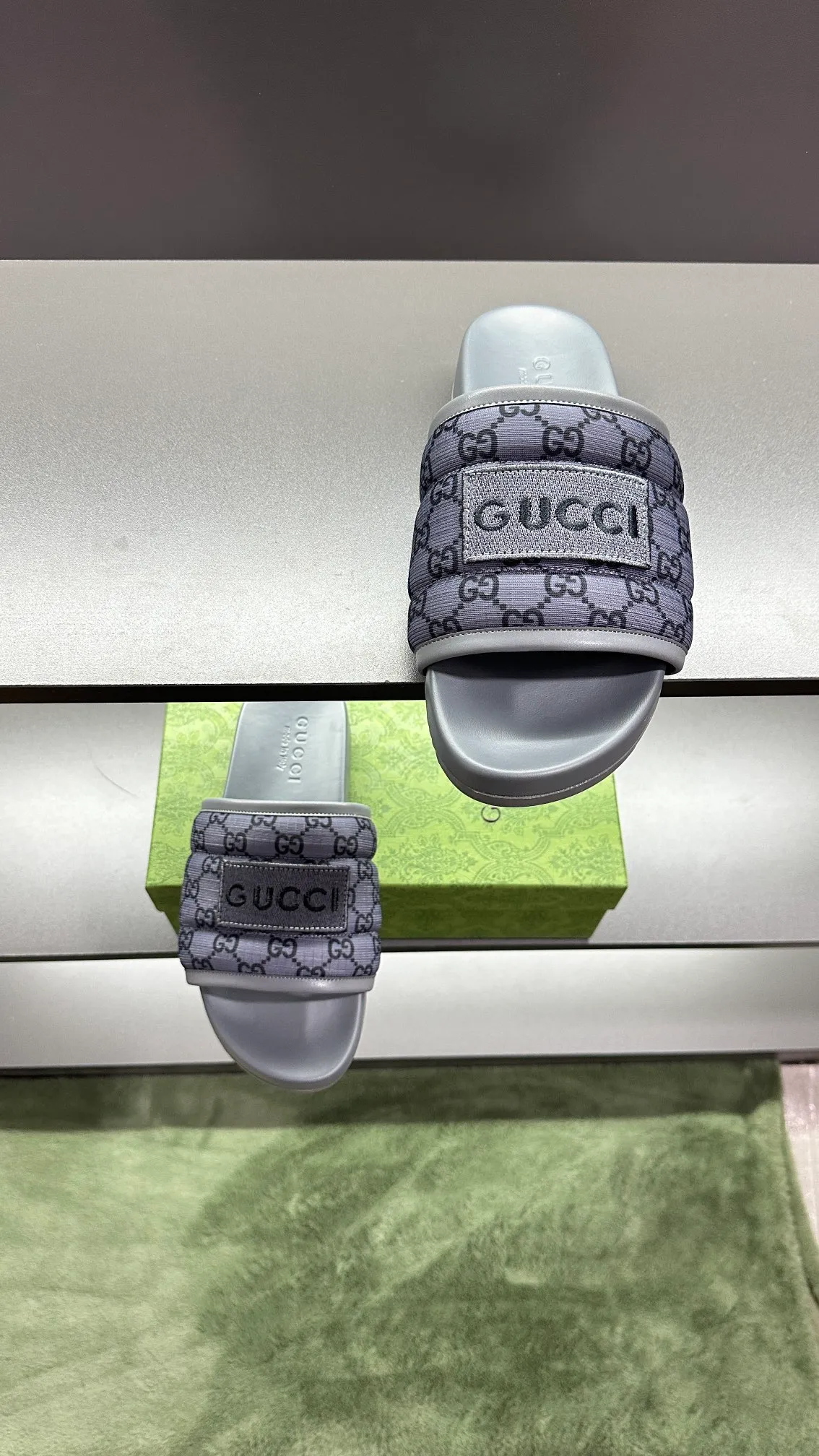 [G Family Couple Style] P: 300💰Female size 36~40 Men's size 39~45, (46. Custom-made Unisex GG slippers This slipper is made of GG polyester fiber and is decorated with a Gucci label on the front, adding a striking logo feel to the style. Beige GG recycled polyester fiber Unisex leather trim "Gucci Made in Italy" embroidered label Rubber sole Flat Made in Italy